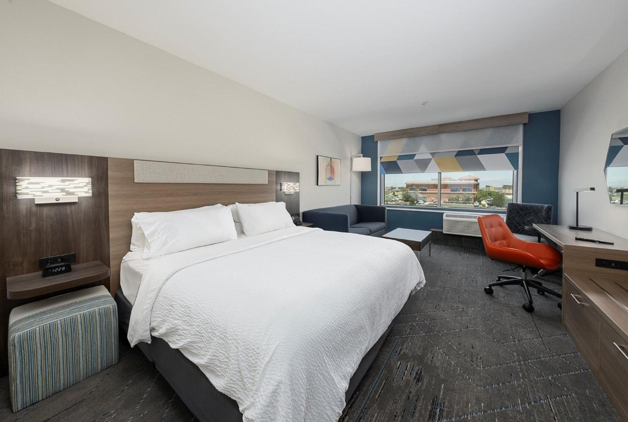 Holiday Inn Express & Suites Ridgecrest - China Lake By Ihg Exterior foto