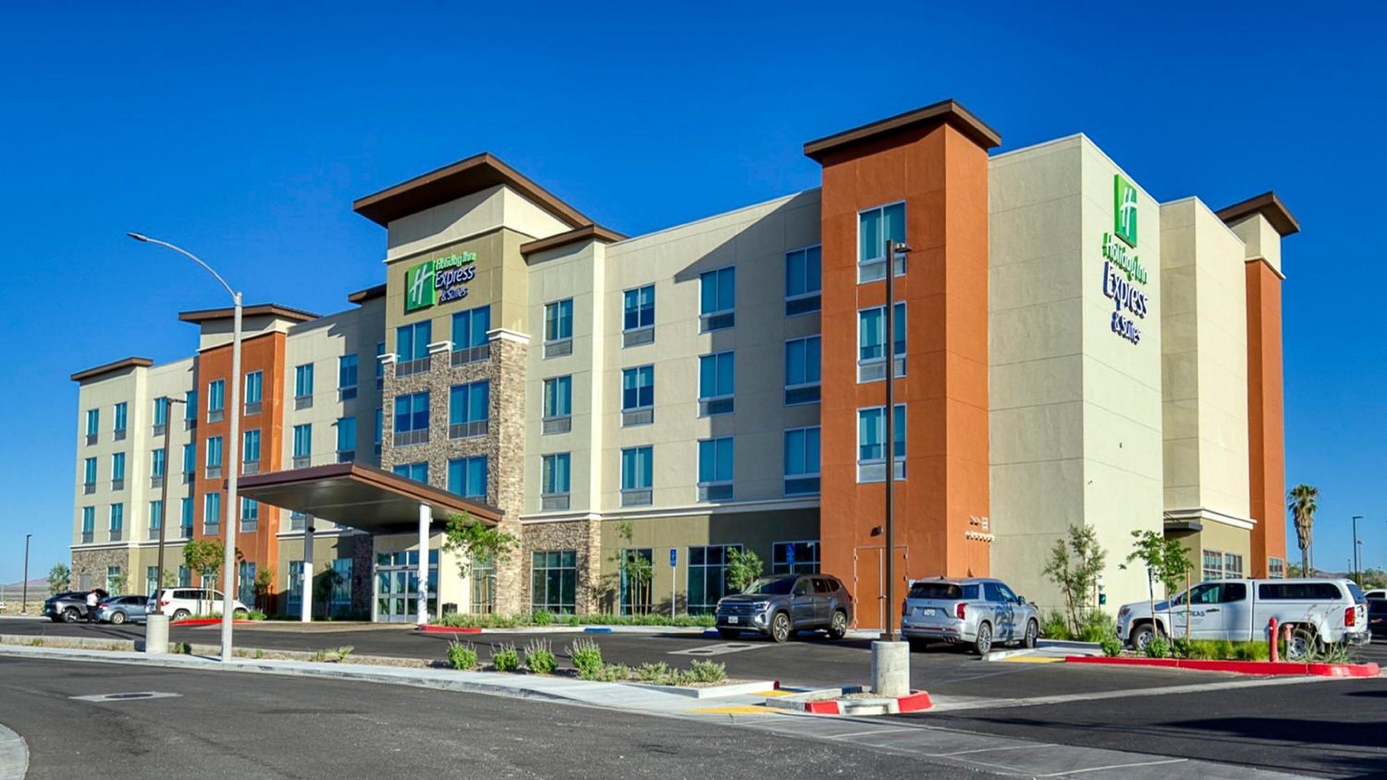 Holiday Inn Express & Suites Ridgecrest - China Lake By Ihg Exterior foto