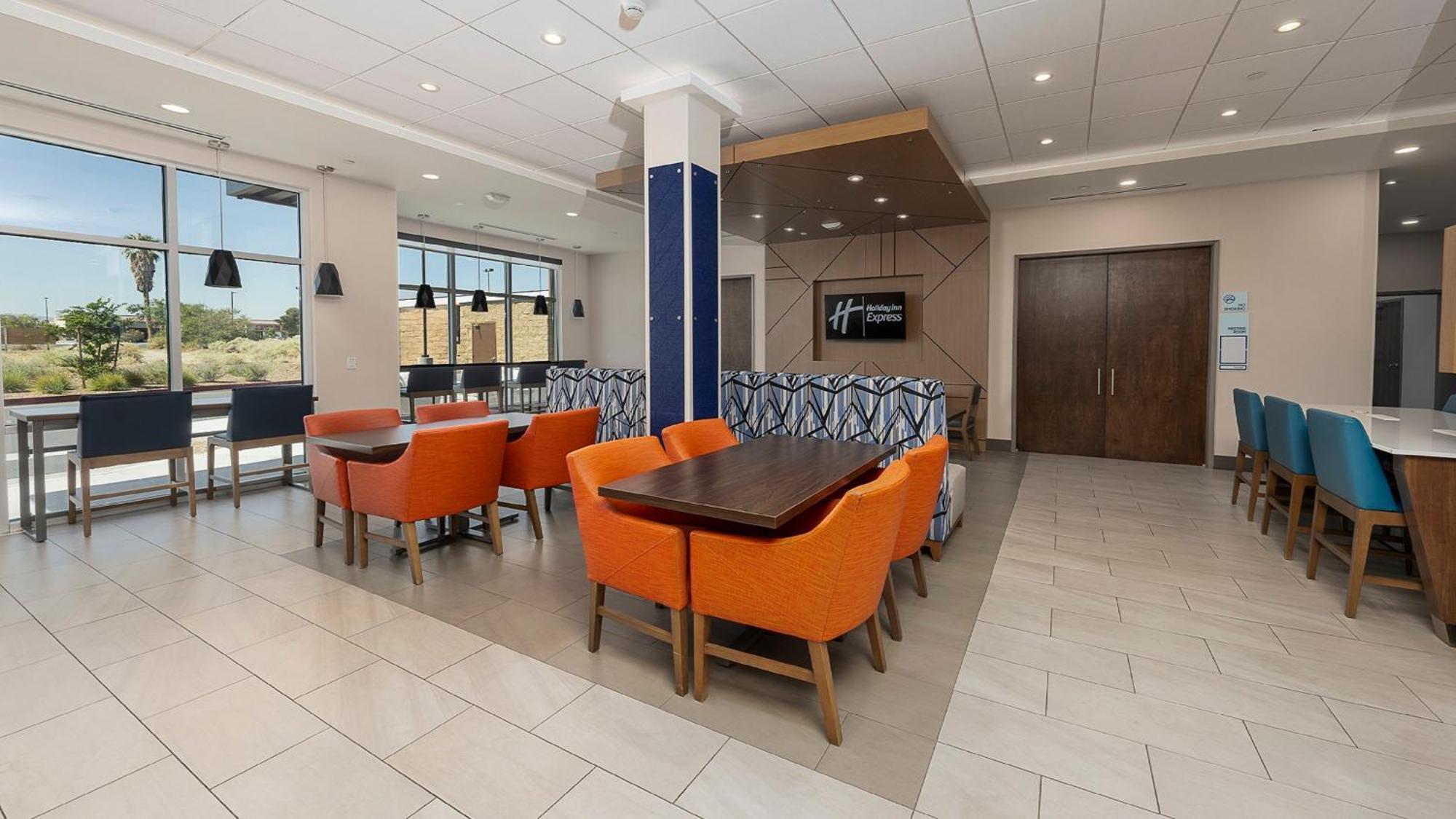 Holiday Inn Express & Suites Ridgecrest - China Lake By Ihg Exterior foto