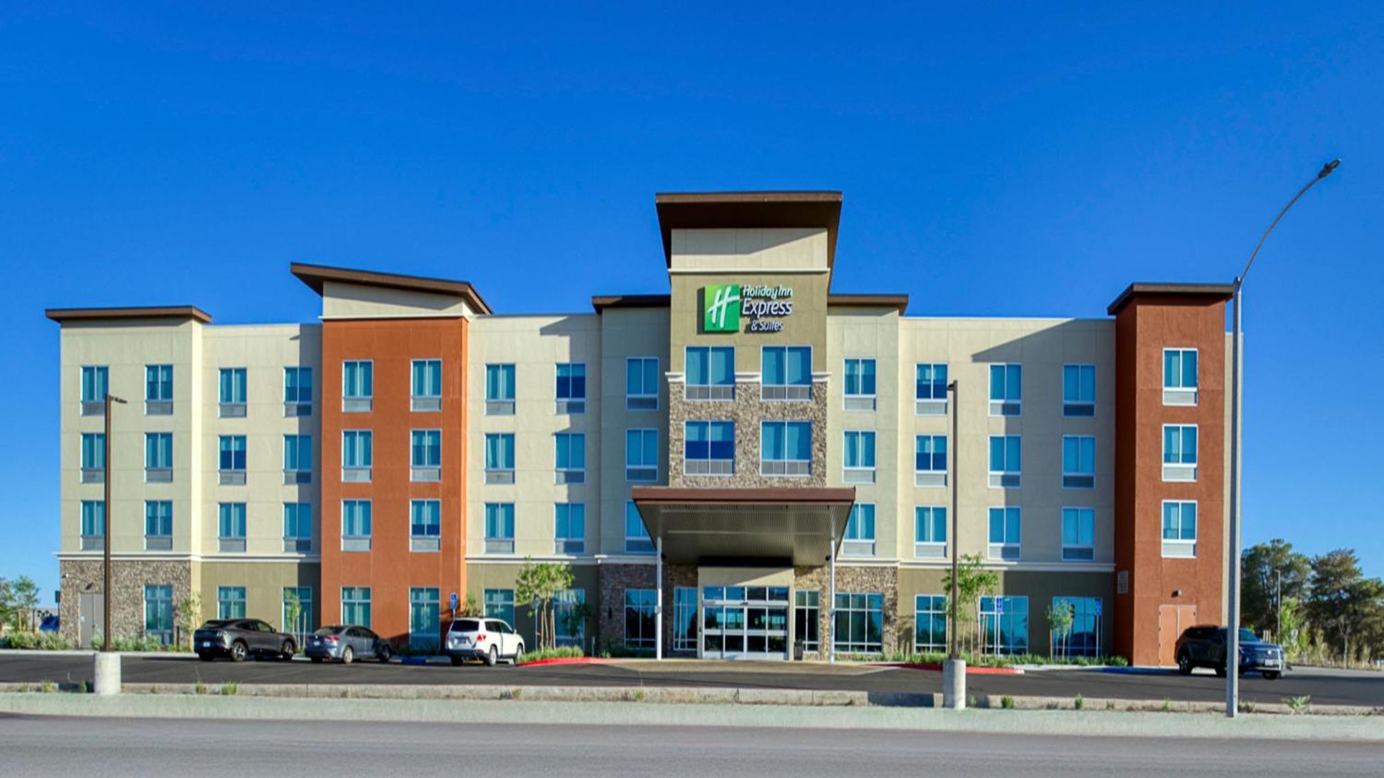 Holiday Inn Express & Suites Ridgecrest - China Lake By Ihg Exterior foto